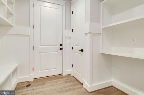 6208 Kellogg Dr, Mc Lean VA  22101-3121 exterior