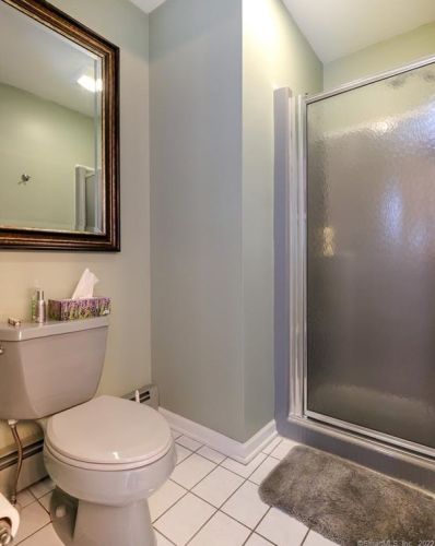 41 Brockett Farm Rd, North Haven CT 06473-3583 exterior