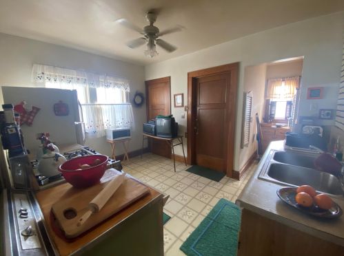 6129 Locust St, Milwaukee WI 53212-2545 exterior