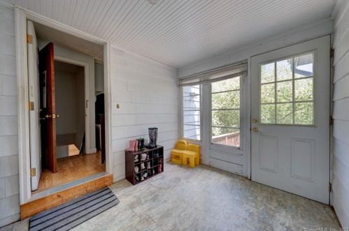 148 Main St, Hartford CT 06111-2434 exterior