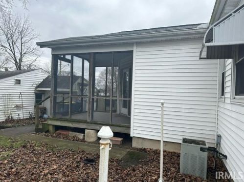 1005 Geyer Ave, Mishawaka IN 46544-4335 exterior