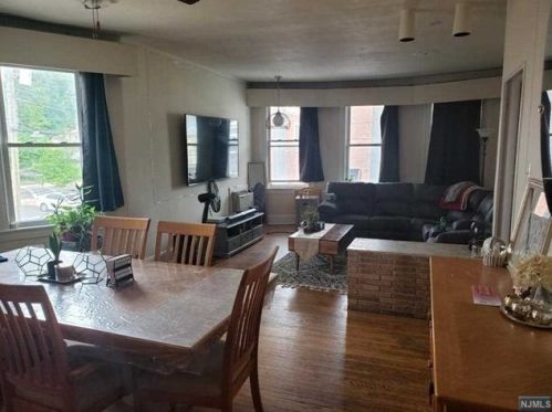 55 Clinton Pl, East Rutherford NJ 07073-1323 exterior