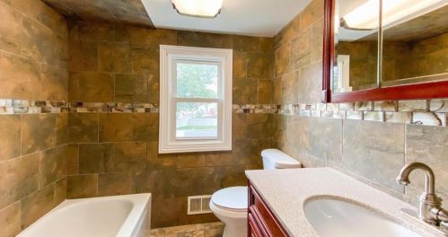 54 Morgan Dr, Edison NJ 08817-3520 exterior