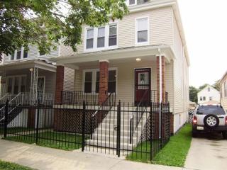 8538 Kingston Ave, Chicago IL  60617-2437 exterior