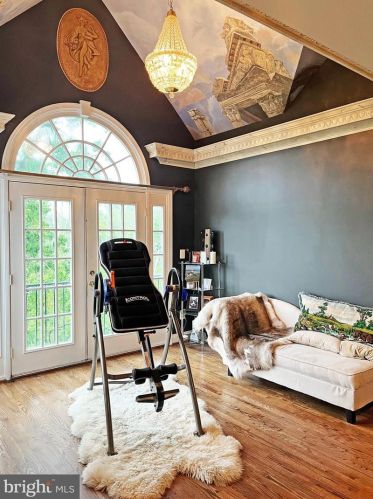 18 Alexander St, Alexandria VA  22314-3869 exterior