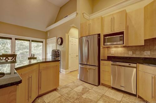 30 Ida Ave, Derby CT 06418-2322 exterior