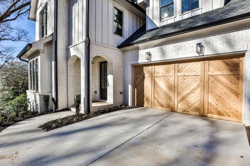 684 Hillpine Dr, Atlanta, GA 30306-3223