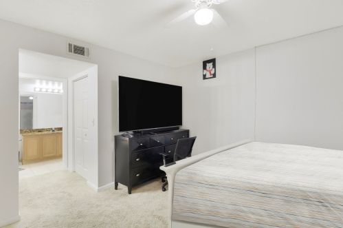 231 Palm Dr, Fort Pierce, FL 34986-1935