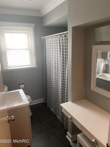 2470 Glenside Blvd, Meskegon MI 49441-3271 exterior