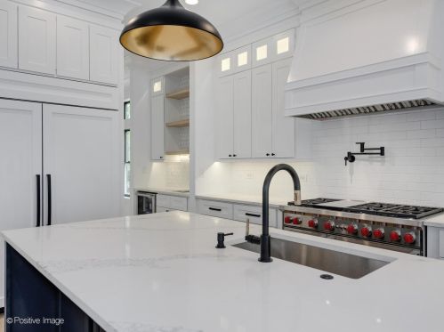 1943 Honore St, Chicago IL  60622-1044 exterior