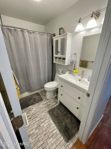 5541 Lamos Rd, Sylvan Beach MI 49461-9450 exterior