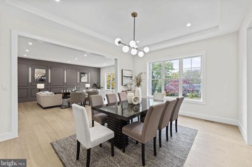 1327 Mayflower Dr, Mc Lean VA 22101-3405 exterior