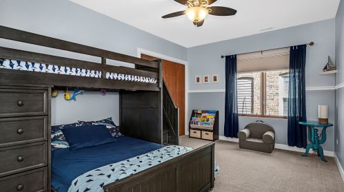 4231 Richmond St, Chicago IL 60618-2615 exterior