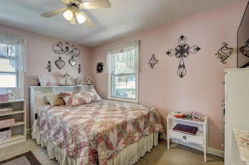 7101 Stuth Pl, Milwaukee WI 53219-1952 exterior