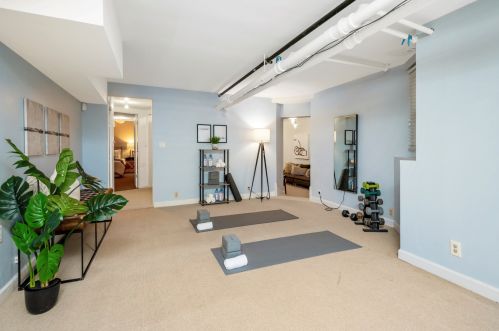 3635 Janssen Ave, Chicago IL 60613-3707 exterior