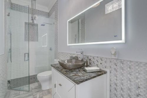 2819 Safe Hbr Dr, Tampa FL 33618-4538 exterior