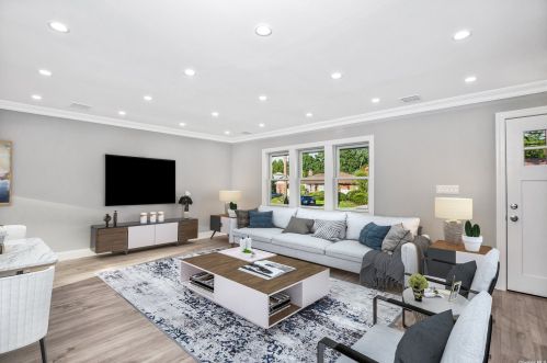 27 Larry Dr, Commack NY 11725-3327 exterior