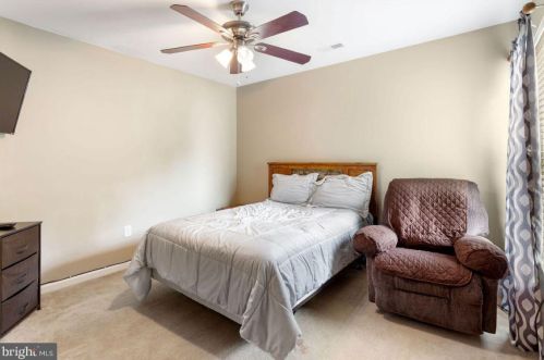 37 Louvain Dr, Hanover PA 17331-8696 exterior