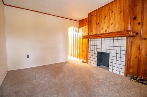 2123 Lloyd Ave, Pittsburgh PA 15218-1734 exterior