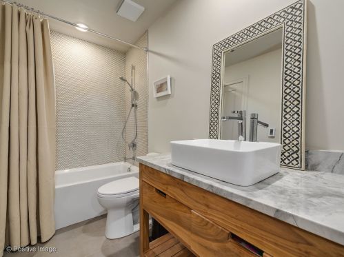 420 Grand Ave, Chicago IL 60612-1144 exterior