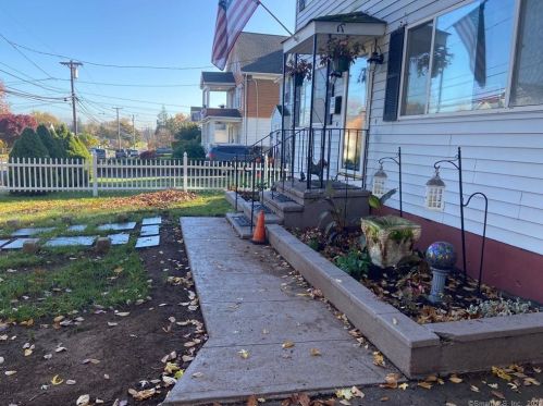 371 Ellis St, New Britain CT 06051-3422 exterior