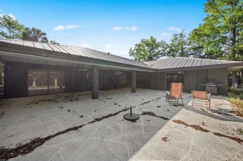 331 8 St, Naples FL 34120-0411 exterior