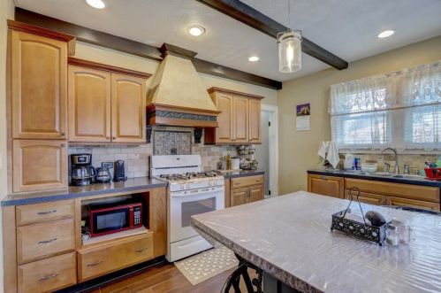 2106 34, Milwaukee WI 53215-2301 exterior