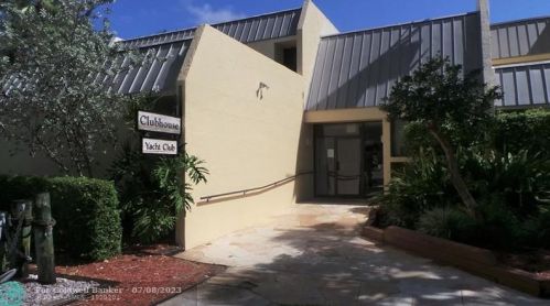 17 Royal Palm Way, Boca Raton FL  33432-8758 exterior