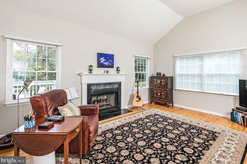 6 Stonewall Cir, Princeton NJ 08540-1442 exterior