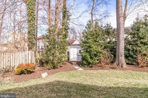 2122 Rampart Dr, Alexandria VA exterior