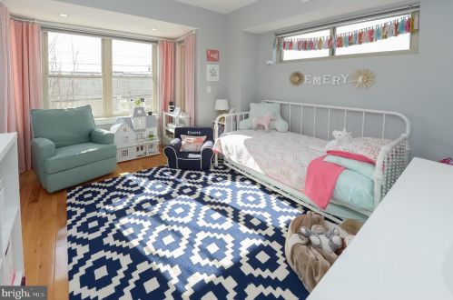 2307 Carpenter St, Philadelphia PA 19146-2516 exterior