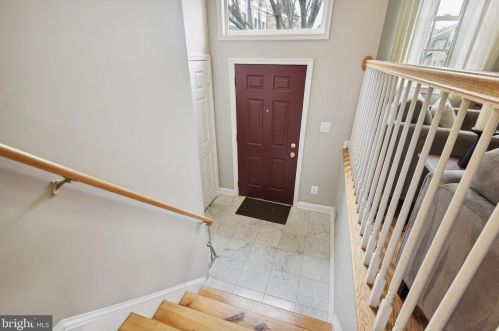 1421 Mclean Mews Ct, Mc Lean, VA 22101-3800