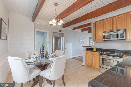 5837 Biscayne Dr, Alexandria VA  22303-1925 exterior