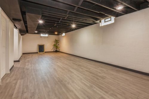 8806 Grantosa Dr, Milwaukee WI 53225-4945 exterior