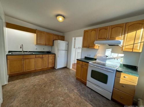 70 Spring St, Windsor Locks CT  06096-2318 exterior