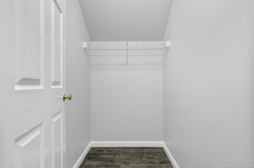 659 West Ave, Milford CT 06461-3052 exterior