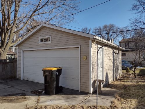 8215 Portland Ave, Milwaukee WI 53213-3015 exterior