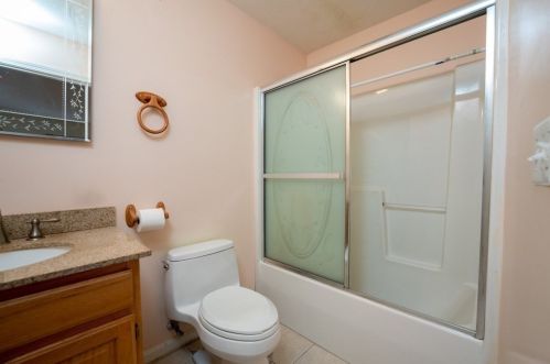 29 Pocantico Ave, Springfield MA 01109-1463 exterior