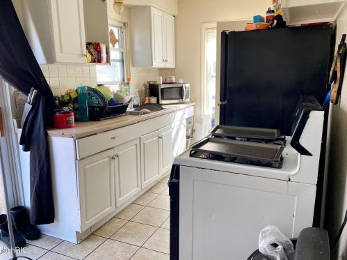 580 Larch Ave, Meskegon MI 49441-2317 exterior