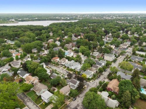 4 Mount Ave, Providence RI  02906-3410 exterior