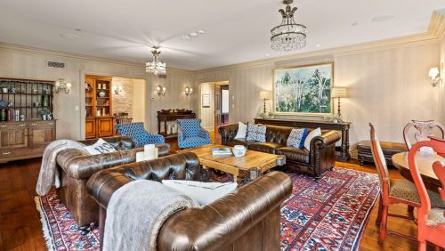 9303 Vly Hl Rd, Milwaukee WI 53217-1039 exterior