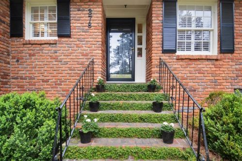 378 Lakemoore Dr, Atlanta, GA 30342-3831