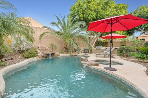 15405 18 Ave, Phoenix AZ 85015-3840 exterior