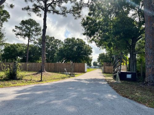 1708 Old Ffa Rd, Fort Pierce, FL 34945-2465