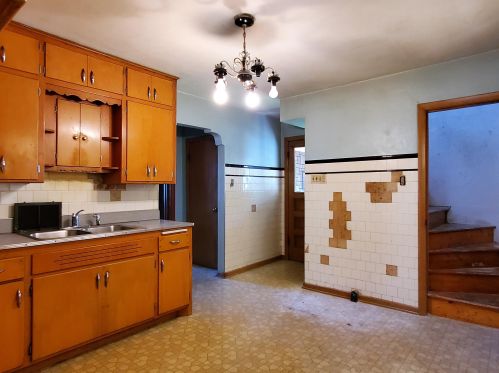 3948 43rd St, Milwaukee, WI 53220-2751