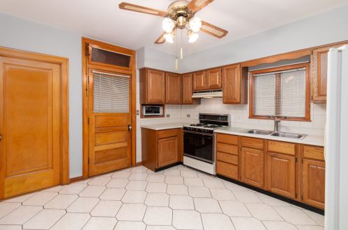 6024 Eddy St, Chicago IL 60641-3246 exterior