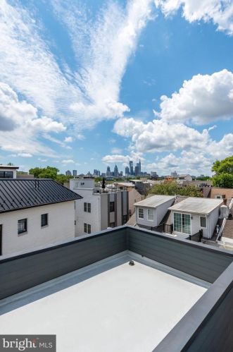 936 Leithgow St, Philadelphia PA 19123-1440 exterior