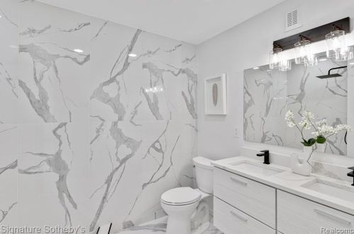 967 Southfield Rd, Bham MI  48009-1625 exterior