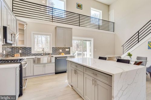 3445 Little Hunting Crk Dr, Alexandria VA 22309-1923 exterior