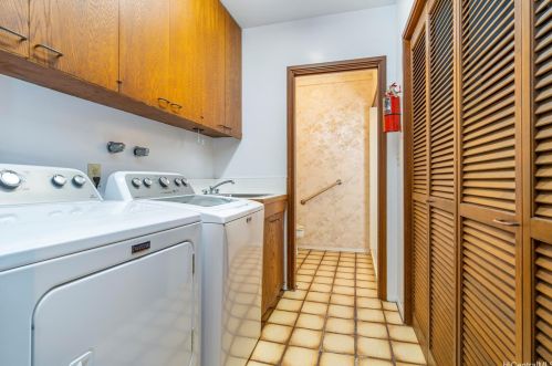 1572 Kalakaua Ave, Honolulu HI  96826-2401 exterior